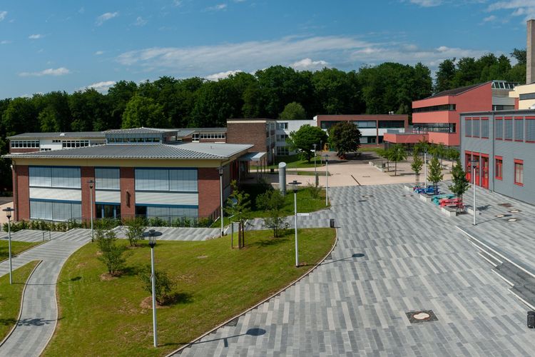 Ein Blick über das Schulgelände der Theo-Koch-Schule