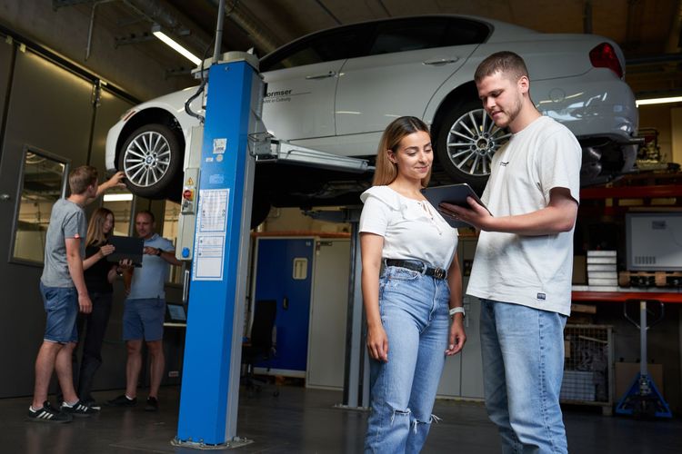 Für die Mobilität der Zukunft, arbeiten mehrere Abteilungen zusammen
