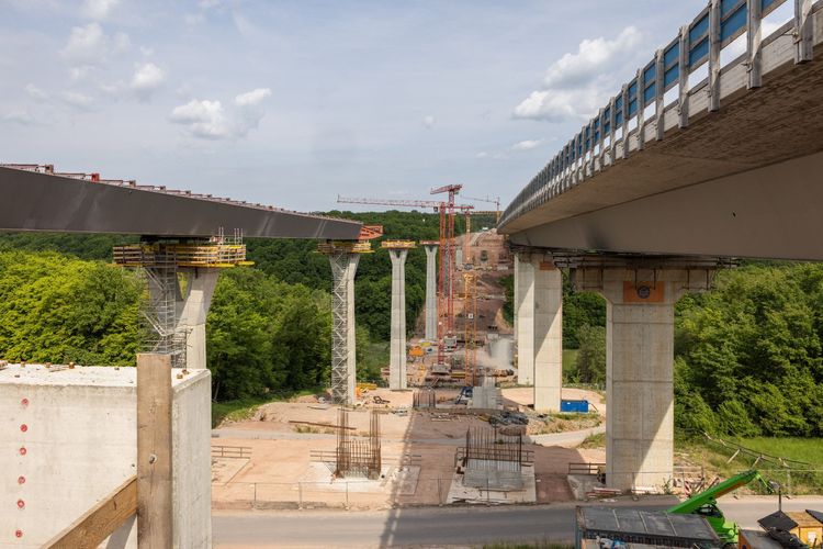 Beeindruckend, wie eine Brücke wächst