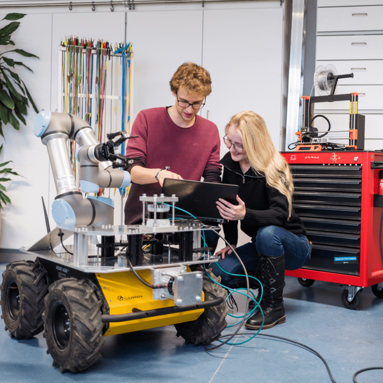 Technische Informatik, Elektrotechnik und Maschinenbau gehören zu den Basics in diesem Studiengang