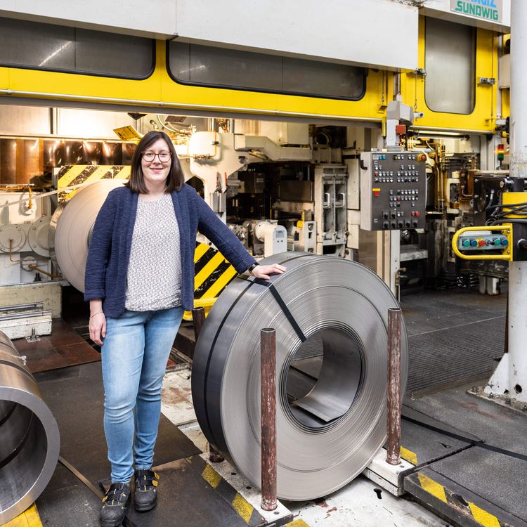 Julia hat im Studium viel über Maschinen gelernt...